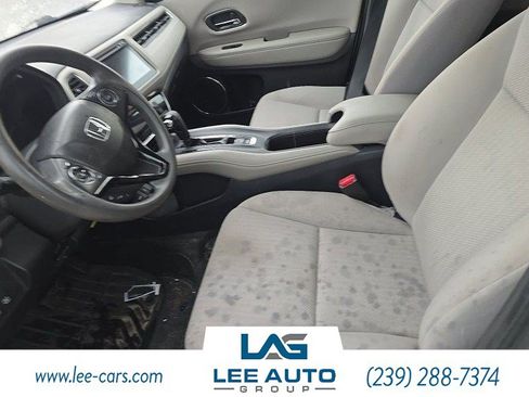 Used 2017 Honda HR-V EX image 3