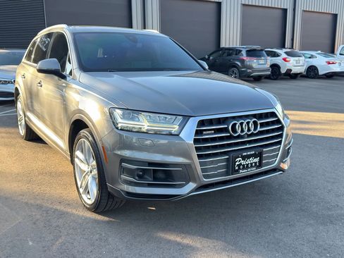 Used 2017 Audi Q7 3.0T Prestige image 2