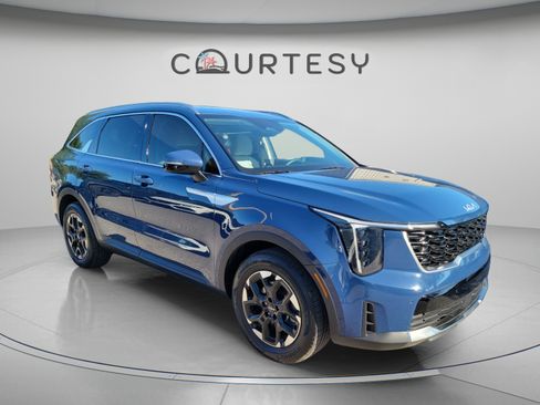 Certified 2025 Kia Sorento S FWD image 5
