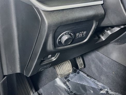 Used 2023 Jeep Grand Cherokee Altitude AWD/4WD image 10