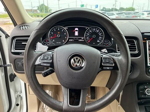 Used 2013 Volkswagen Touareg VR6 AWD/4WD image 12