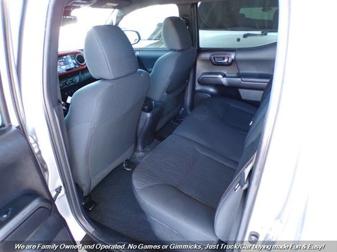 Used 2020 Toyota Tacoma TRD Off-Road image 19