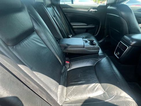Used 2011 Chrysler 300 Limited RWD image 28