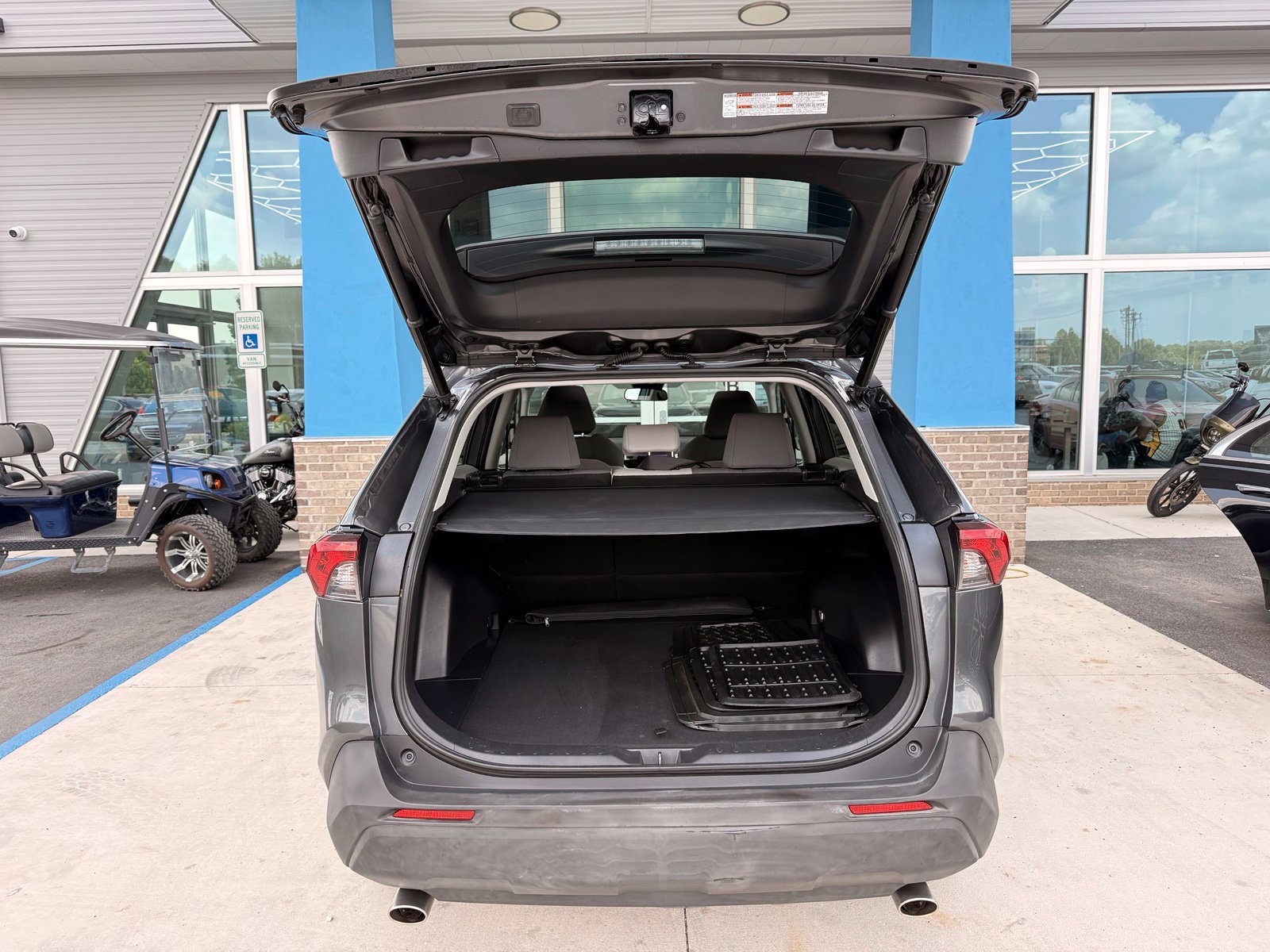 Used 2023 Toyota RAV4 XLE w/ Convenience Package FWD image 37