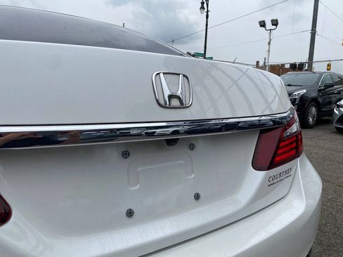 Used 2017 Honda Accord LX image 11