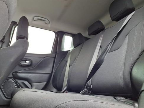 Certified 2023 Jeep Renegade Latitude image 16