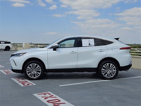 Used 2023 Toyota Venza Limited image 4