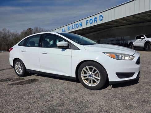 Used 2015 Ford Focus SE image 2