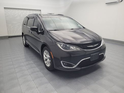 Used 2017 Chrysler Pacifica Touring-L Plus w/ Tire & Wheel Group FWD image 13