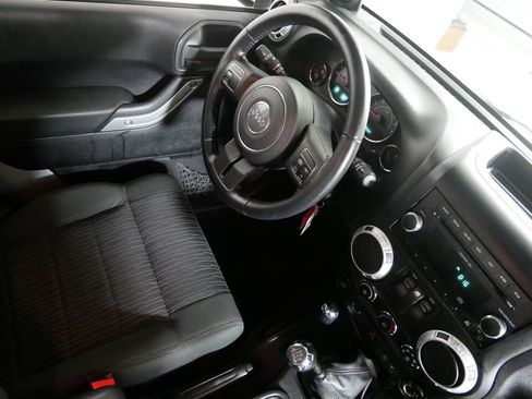 Used 2011 Jeep Wrangler Sahara w/ Dual Top Group AWD/4WD image 9