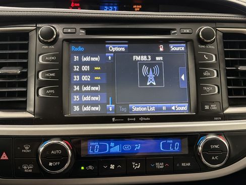 Used 2018 Toyota Highlander XLE FWD image 19