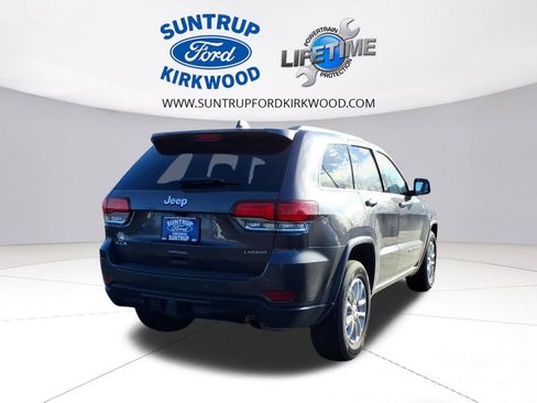 Used 2021 Jeep Grand Cherokee Laredo image 3