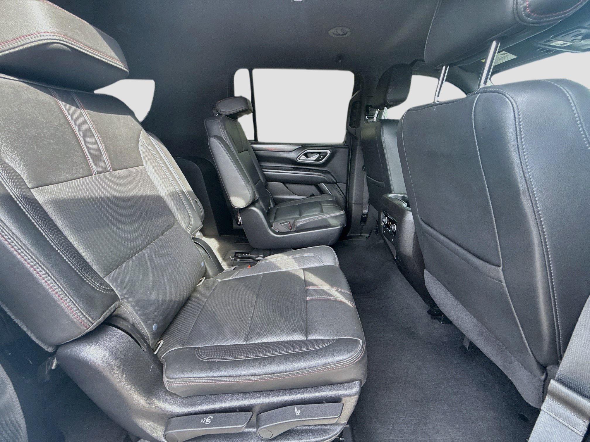 Used 2021 Chevrolet Suburban RST w/ Luxury Package RWD image 26