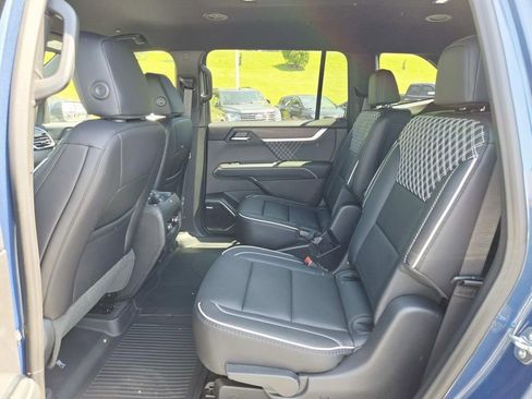 New 2026 GMC Acadia Denali w/ Super Cruise Package FWD image 12