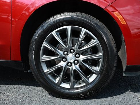 Used 2022 Buick Enclave Essence w/ Sound and Sites Package FWD image 5
