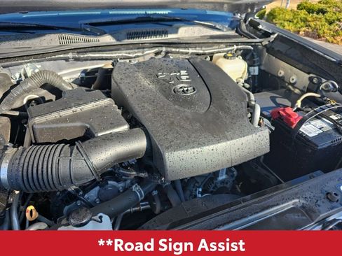 Used 2019 Toyota Tacoma TRD Off-Road w/ Technology Package image 12