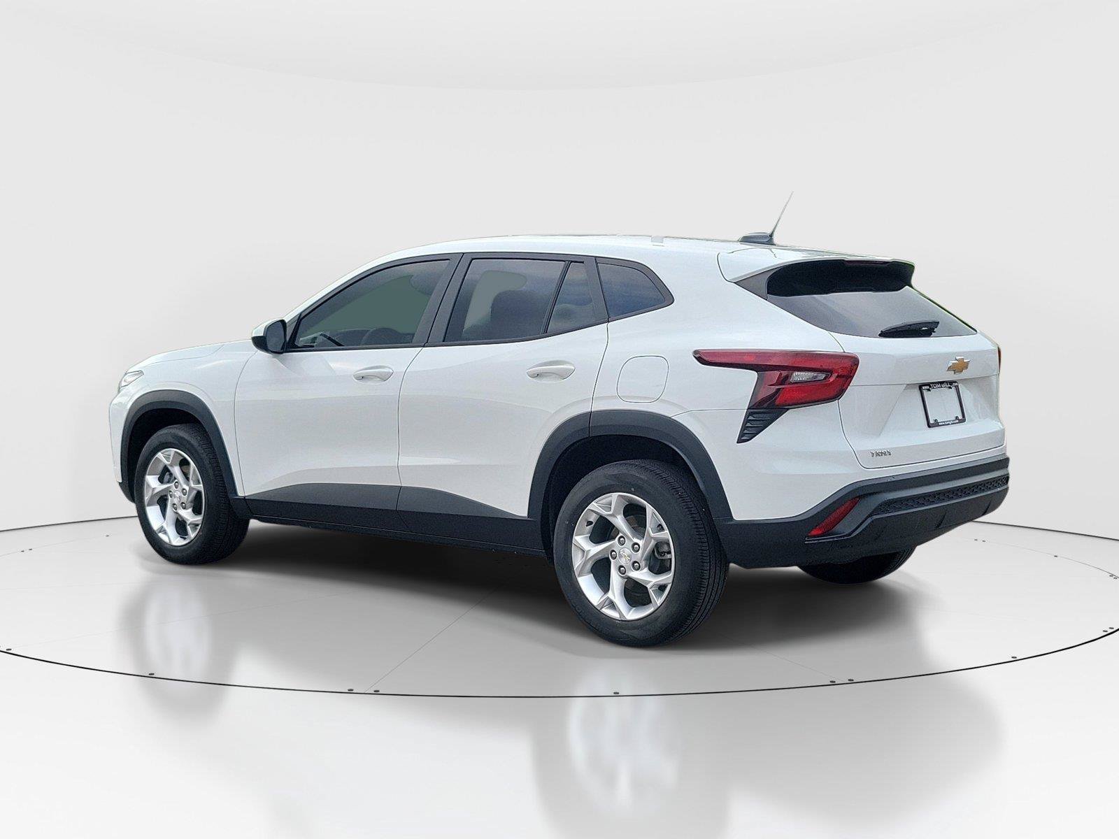 Used 2024 Chevrolet Trax LS w/ LS Convenience Package FWD image 3