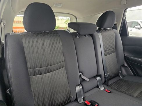 Used 2018 Nissan Rogue SV w/ Premium Package image 19