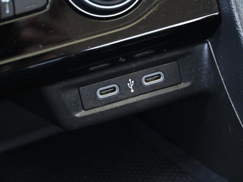 Used 2023 Volkswagen Jetta SE w/ Panoramic Sunroof Package image 19