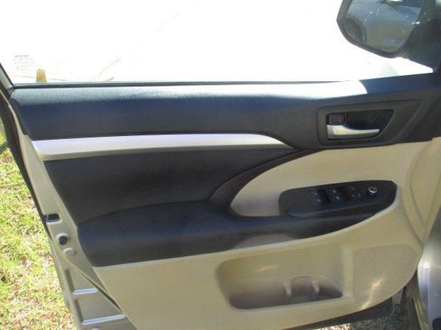 Used 2016 Toyota Highlander XLE image 14