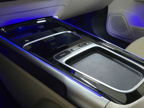 Certified 2025 Mercedes-Benz GLB 250 4MATIC image 33