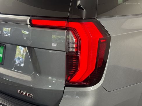 Used 2025 GMC Yukon Denali AWD/4WD image 34