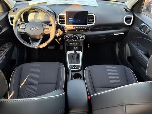 New 2025 Hyundai Venue Limited image 2