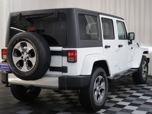 Used 2017 Jeep Wrangler Unlimited Sahara w/ Connectivity Group image 17