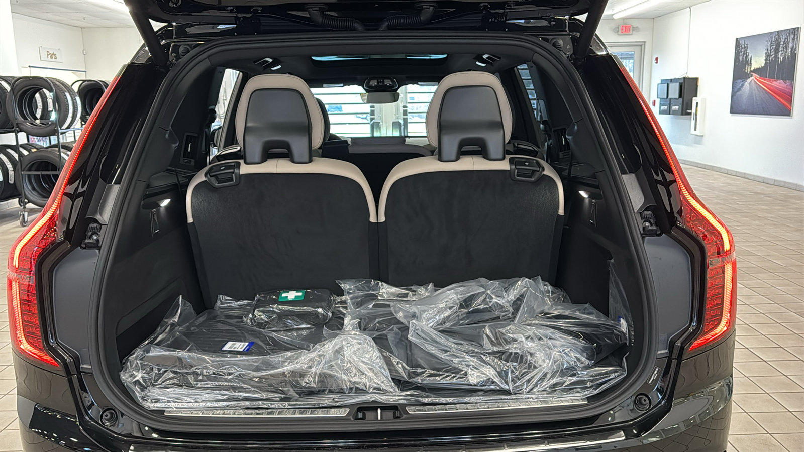 New 2026 Volvo XC90 T8 Plus w/ Protection Package Premier AWD/4WD image 30
