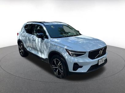 Used 2024 Volvo XC40 B5 Core