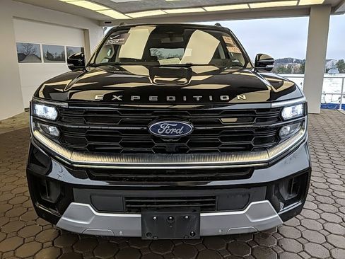Used 2025 Ford Expedition Max Platinum AWD/4WD image 2