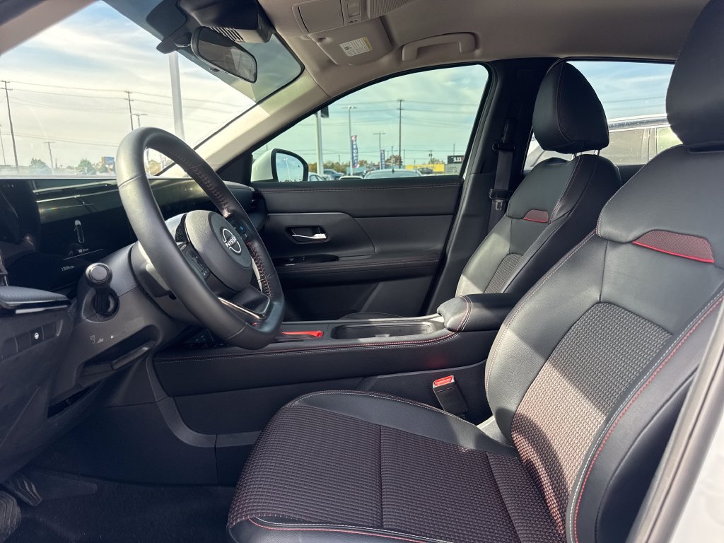 Used 2025 Nissan Kicks SR AWD/4WD image 13