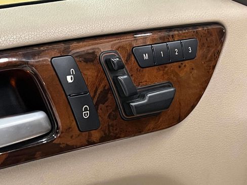 Used 2014 Mercedes-Benz GL 550 GL 550 4MATIC AWD 4dr SUV image 93