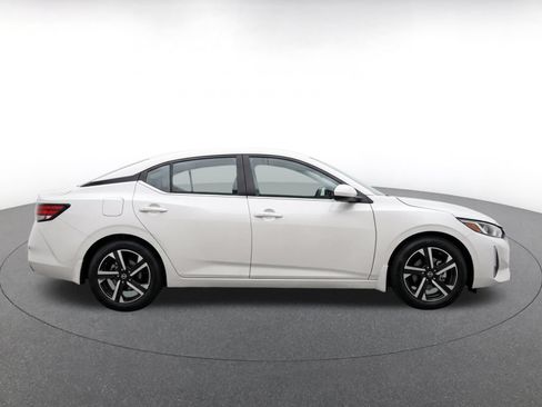 Used 2025 Nissan Sentra SV FWD image 8