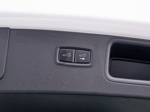 Certified 2023 Porsche Macan S image 31