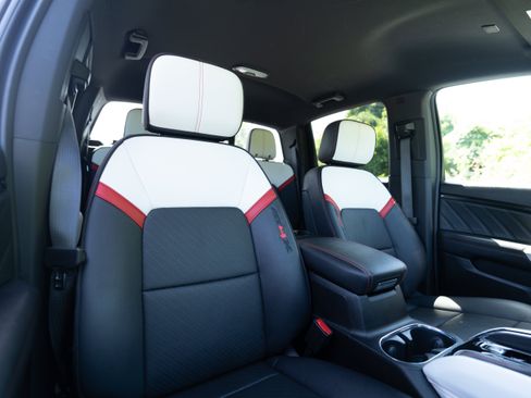 Used 2024 GMC Canyon AT4X AWD/4WD image 11
