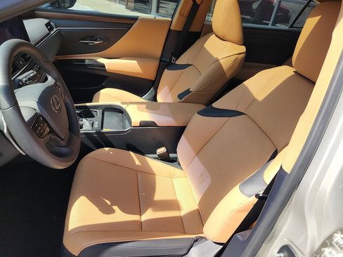 Used 2025 Lexus ES 300h w/ Premium Package image 21