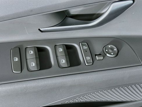 Used 2025 Hyundai Elantra SEL FWD image 15