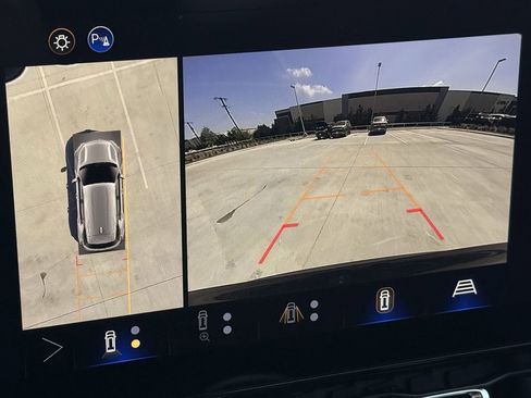 New 2026 Chevrolet Equinox LT w/ Safety and Technology Package FWD image 16