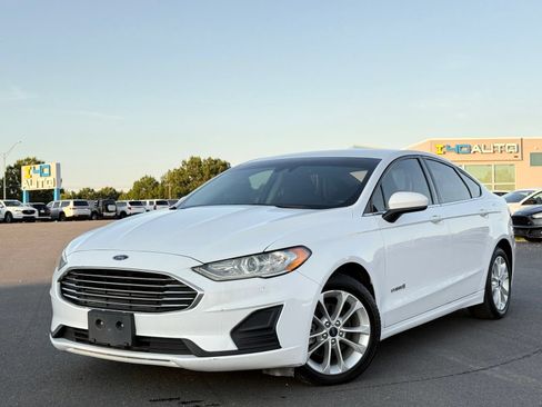Used 2019 Ford Fusion SE FWD image 1