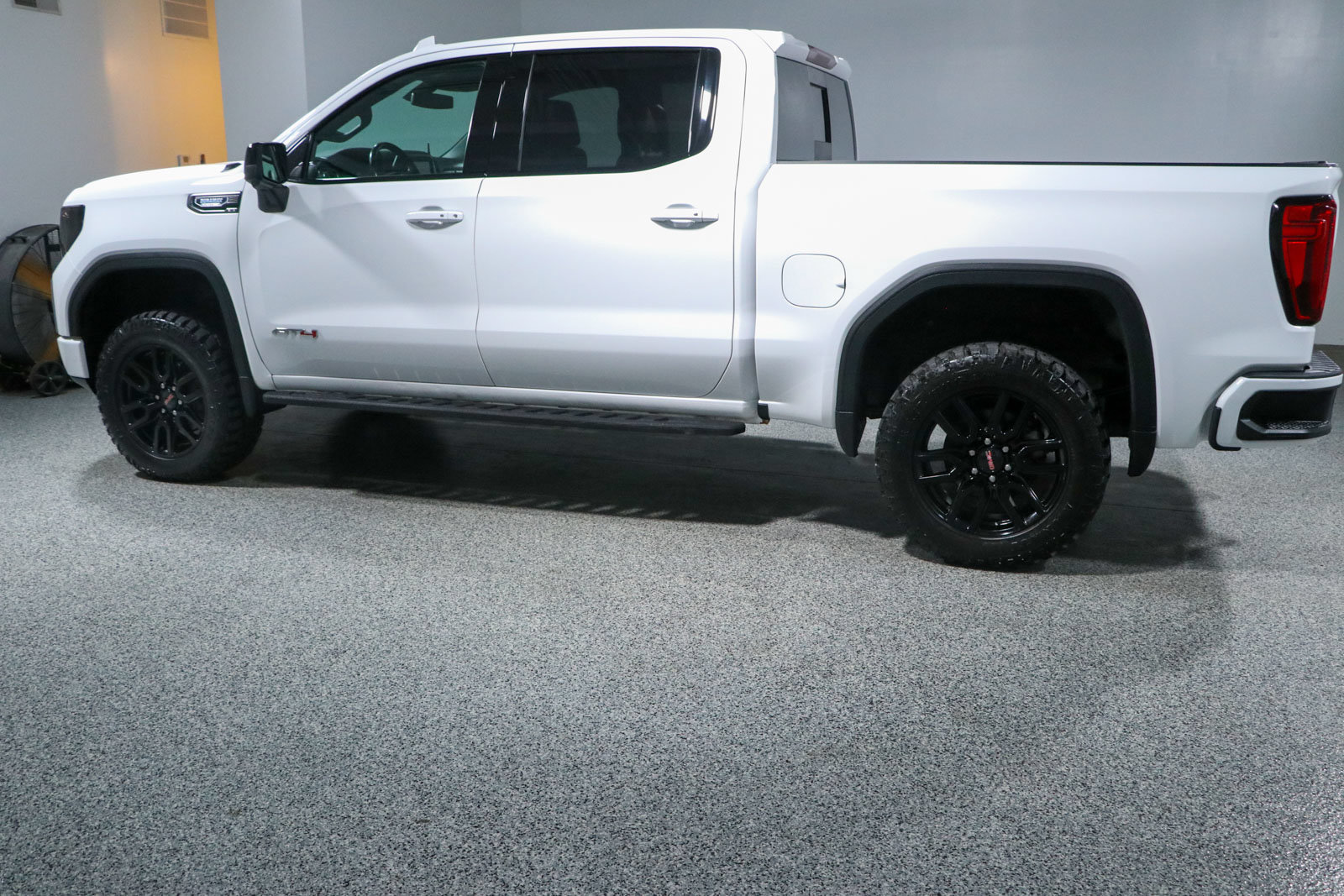 Used 2021 GMC Sierra 1500 AT4 w/ AT4 Premium Package AWD/4WD image 10