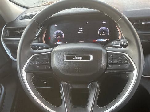 Used 2023 Jeep Grand Cherokee L Laredo image 22