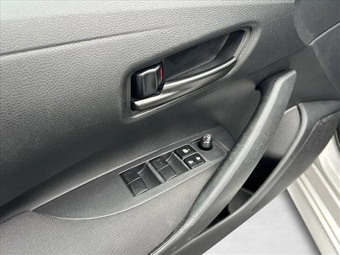 Used 2023 Toyota Corolla LE image 9