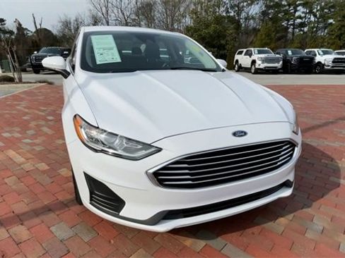 Used 2020 Ford Fusion SE image 4