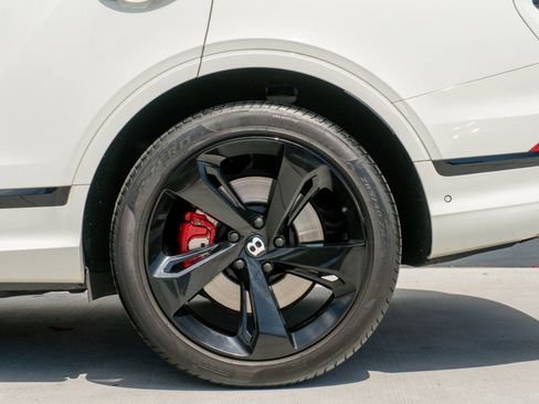 Used 2023 Bentley Bentayga AWD/4WD image 20
