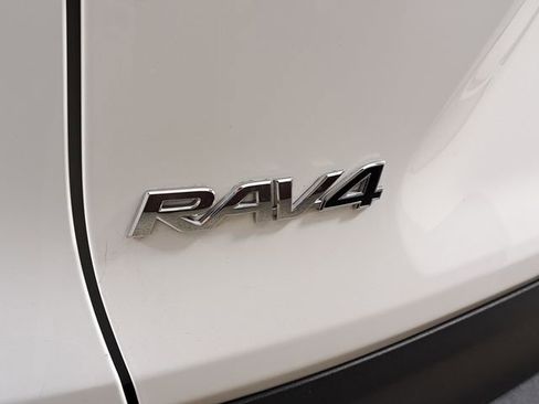 Used 2025 Toyota RAV4 LE image 9