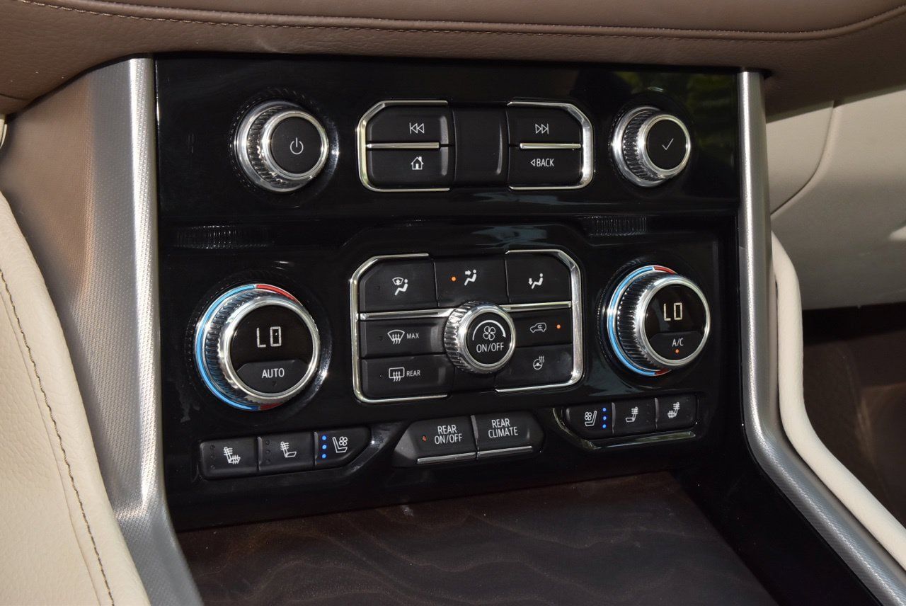 Used 2024 GMC Yukon XL Denali w/ Advanced Technology Package AWD/4WD image 25