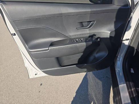 New 2026 Hyundai Kona SE image 12