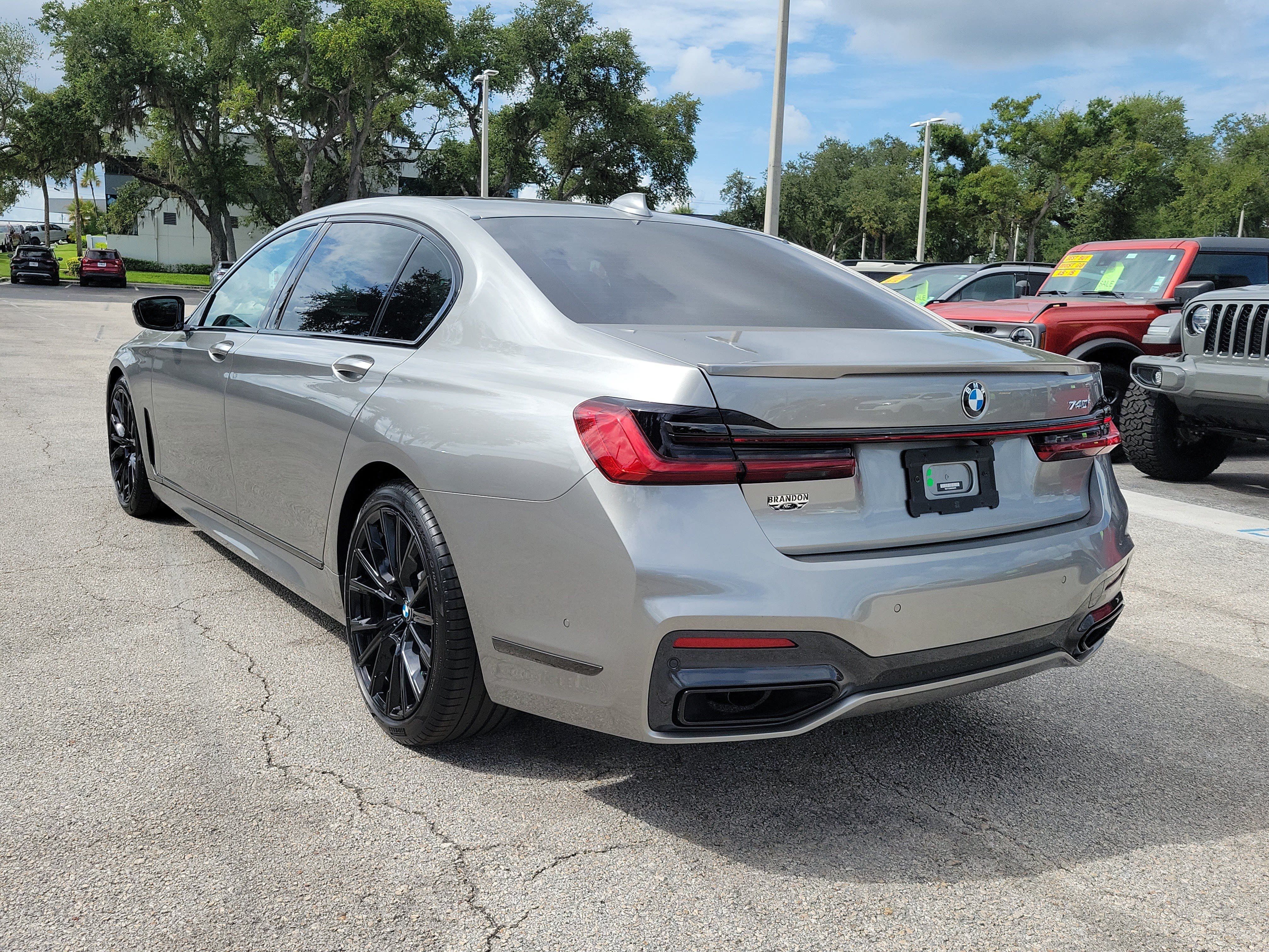 Used 2022 BMW 740i w/ M Sport Package RWD image 7