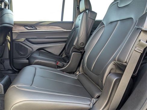 New 2025 Jeep Grand Cherokee L Limited image 30